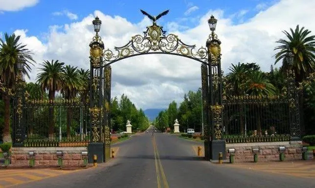 Departamento A 100Mts De Los Portones Del Parque Mendoza Apartment